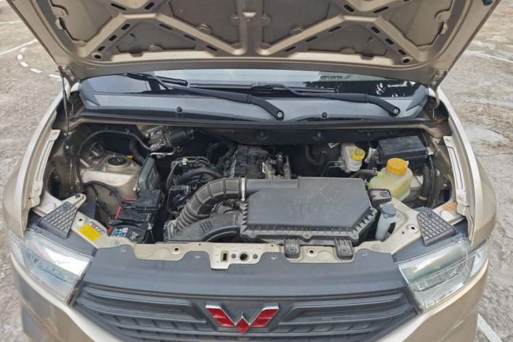 Used Wuling Hongguang V 2022 1.5L Jingqu Version Hydraulic Power Steering LAR Engine Bay
