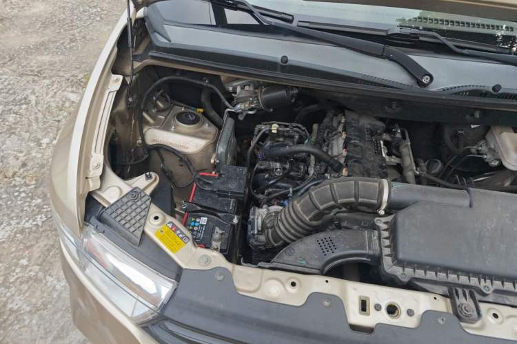 Used Wuling Hongguang V 2022 1.5L Jingqu Version Hydraulic Power Steering LAR Engine Bay Right
