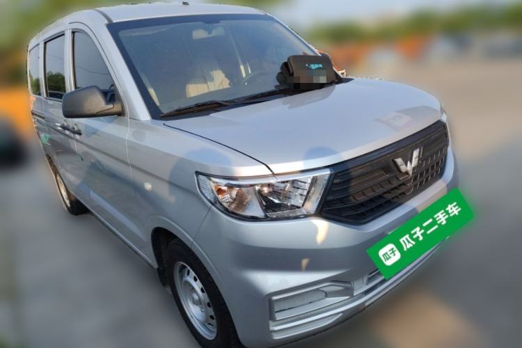Used Wuling Hongguang V 2022 1.5L Jingqu Edition Electric-Assist LAR Front Right 45 Deg