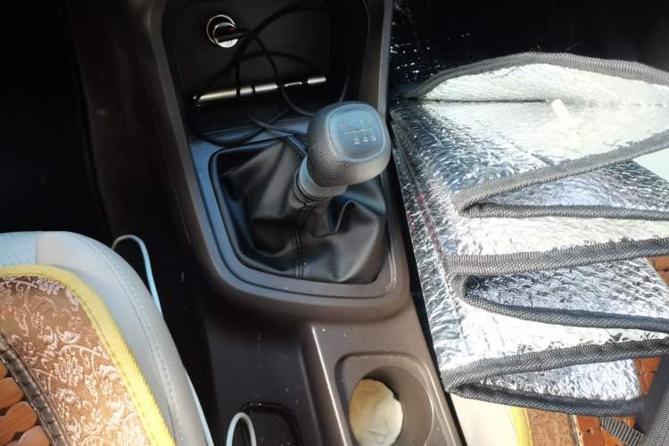 Used Wuling Hongguang V 2022 1.5L Enjoy Edition Electric-Powered LAR Gear Lever