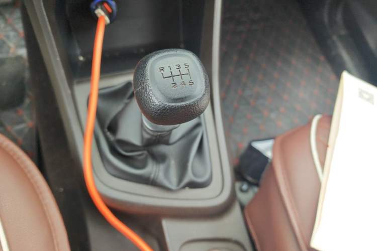 Used Wuling Hongguang V 2022 1.5L Jingqu Version Hydraulic Power Steering LAR Gear Lever