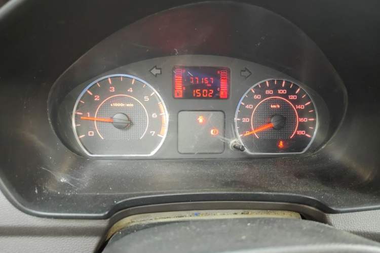 Used Wuling Hongguang V 2022 1.5L Jingqu Edition Enclosed-Window Vehicle with Hydraulic Power Steering LAR Instrument Cluster