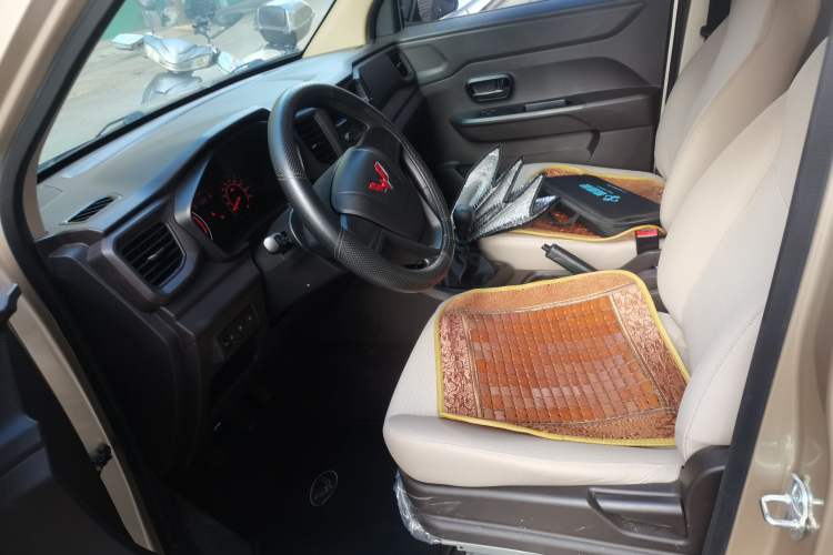 Used Wuling Hongguang V 2022 1.5L Enjoy Edition Electric-Powered LAR Left Front Seat