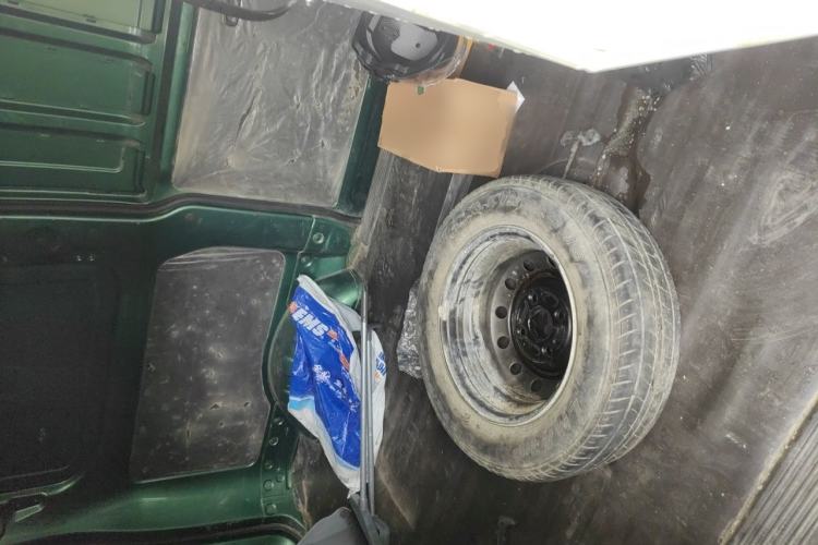 Used Wuling Hongguang V 2022 1.5L Jingqu Edition Enclosed-Window Vehicle with Hydraulic Power Steering LAR Left Rear Seat
