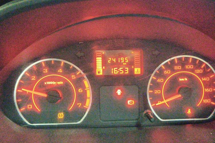 Used Wuling Hongguang V 2022 1.5L Jingqu Version Hydraulic Power Steering LAR Odometer Close Up