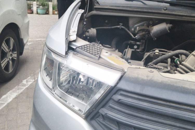 Used Wuling Hongguang V 2022 1.5L Jingqu Version Hydraulic Power Steering LAR Right Front Headlight