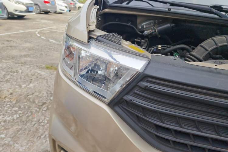 Used Wuling Hongguang V 2022 1.5L Jingqu Version Hydraulic Power Steering LAR Right Front Headlight