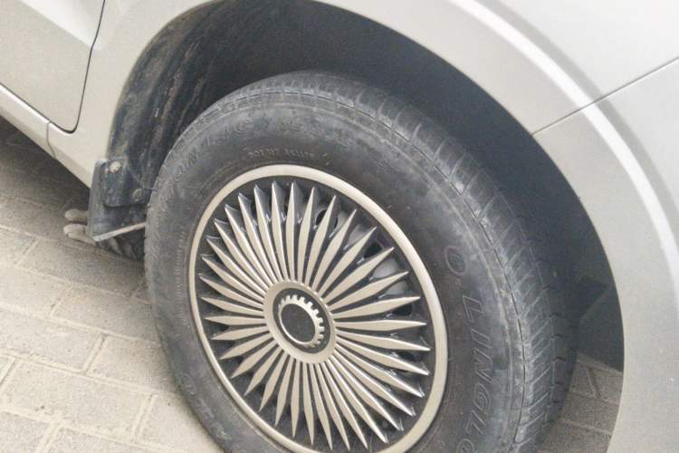 Used Wuling Hongguang V 2022 1.5L Jingqu Version Hydraulic Power Steering LAR Right Front Wheel Hub