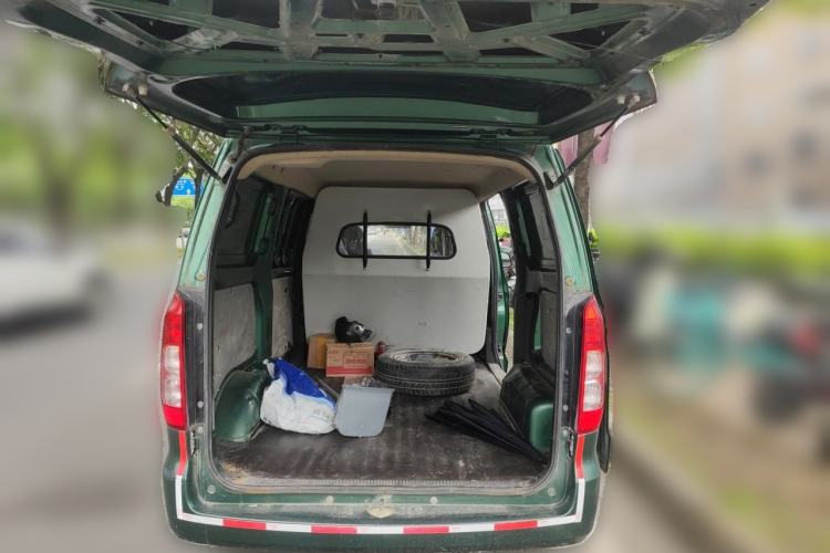 Used Wuling Hongguang V 2022 1.5L Jingqu Edition Enclosed-Window Vehicle with Hydraulic Power Steering LAR Trunk