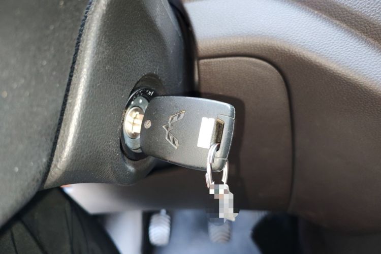 Used Wuling Hongguang V 2022 1.5L Jingqu Edition Electric-Assist LAR Vehicle Key