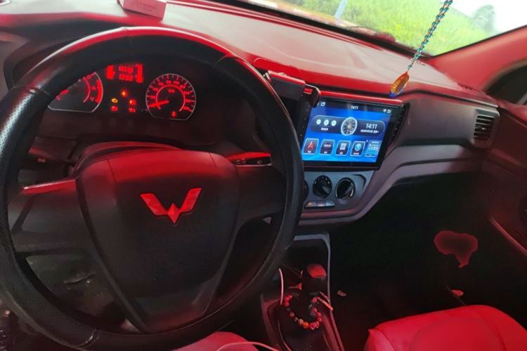 Used Wuling Hongguang V 2022 1.5L Jingqu Version Hydraulic Power Steering LAR Center Console