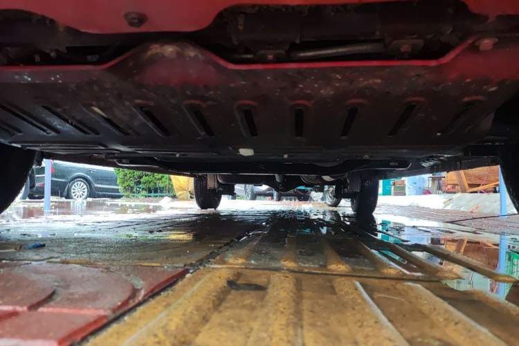 Used Wuling Hongguang V 2022 1.5L Jingqu Version Hydraulic Power Steering LAR Chassis Front