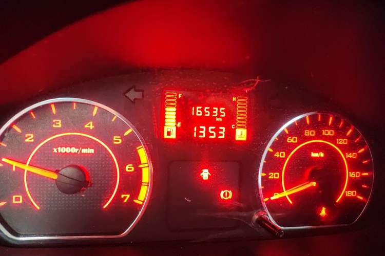Used Wuling Hongguang V 2022 1.5L Jingqu Version Hydraulic Power Steering LAR Odometer Close Up