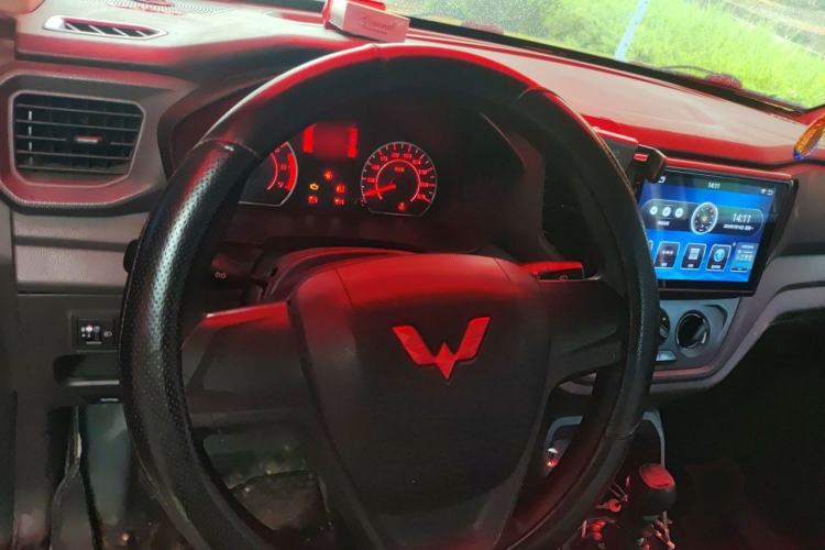 Used Wuling Hongguang V 2022 1.5L Jingqu Version Hydraulic Power Steering LAR Steering Wheel