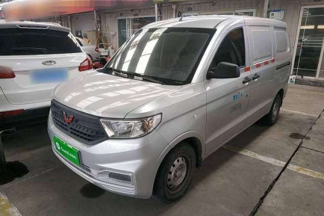 Used Wuling Hongguang V 2022 1.5L Jingqu Edition Enclosed-Window Vehicle with Hydraulic Power Steering LAR