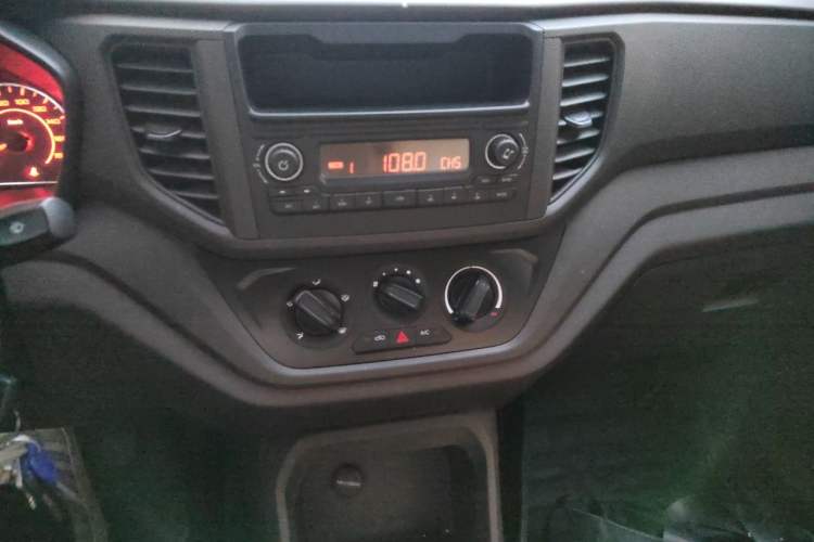 Used Wuling Hongguang V 2022 1.5L Jingqu Edition Electric-Assist LAR Audio And AC Panel