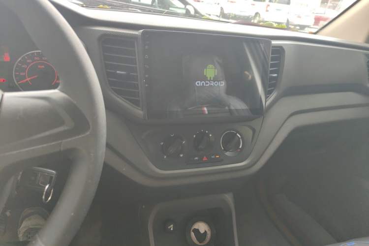 Used Wuling Hongguang V 2022 1.5L Enjoy Edition Electric-Powered LAR Audio And AC Panel