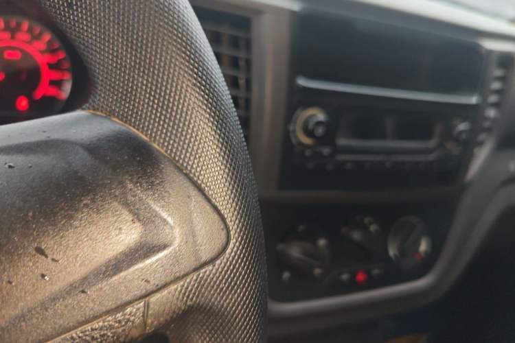 Used Wuling Hongguang V 2022 1.5L Jingqu Version Hydraulic Power Steering LAR Audio And AC Panel