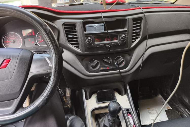 Used Wuling Hongguang V 2022 1.5L Jingqu Edition Electric-Assist LAR Audio And AC Panel