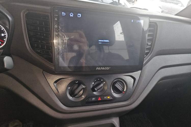 Used Wuling Hongguang V 2022 1.5L Enjoy Edition Electric-Powered LAR Audio And AC Panel