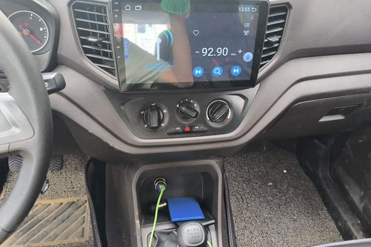 Used Wuling Hongguang V 2022 1.5L Enjoy Edition Electric-Powered LAR Audio And AC Panel