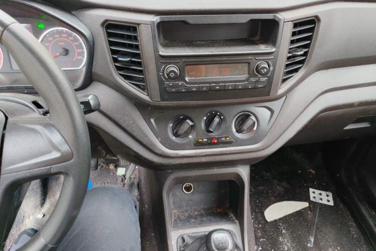 Used Wuling Hongguang V 2022 1.5L Jingqu Version Hydraulic Power Steering LAR Audio And AC Panel