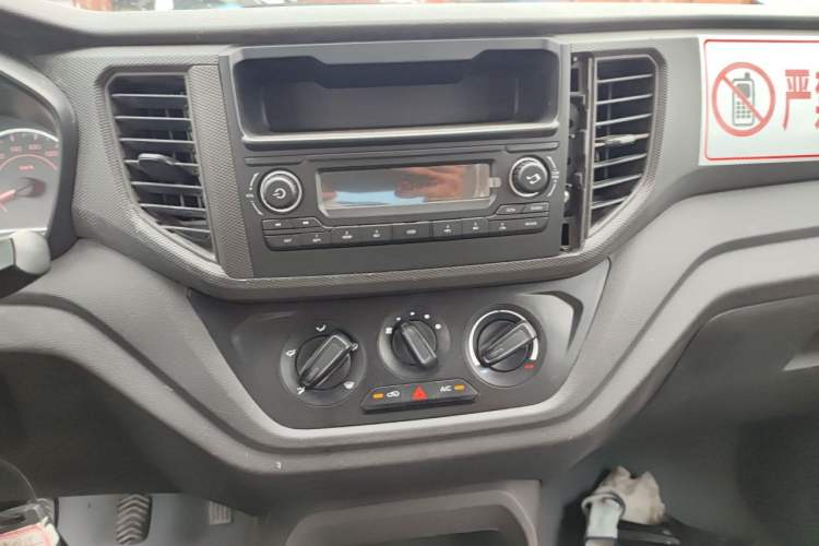 Used Wuling Hongguang V 2022 1.5L Jingqu Version Hydraulic Power Steering LAR Audio And AC Panel