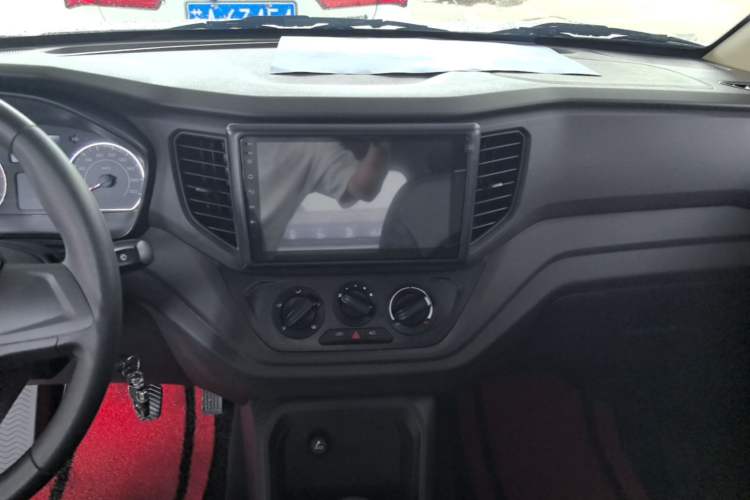 Used Wuling Hongguang V 2022 1.5L Jingqu Edition Electric-Assist LAR Audio And AC Panel