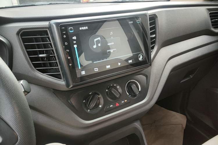 Used Wuling Hongguang V 2022 1.5L Jingqu Edition Electric-Assist LAR Audio And AC Panel
