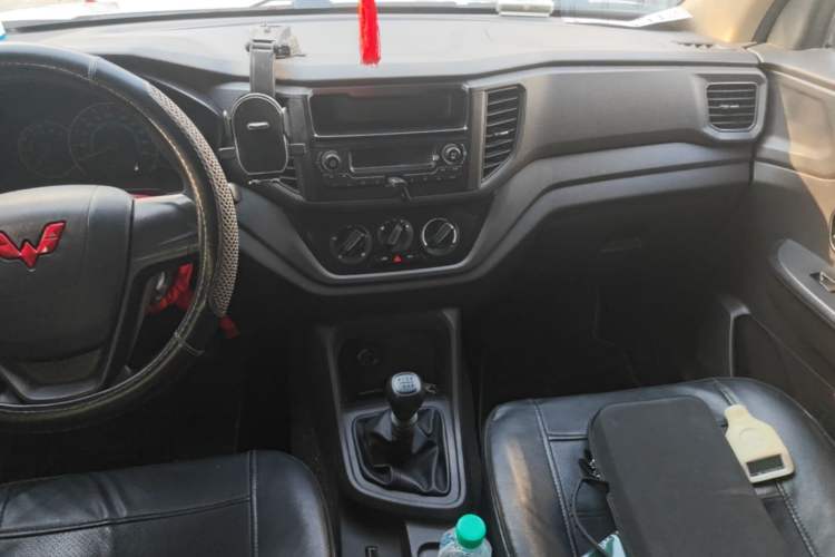 Used Wuling Hongguang V 2022 1.5L Enjoy Edition Electric-Powered LAR Audio And AC Panel