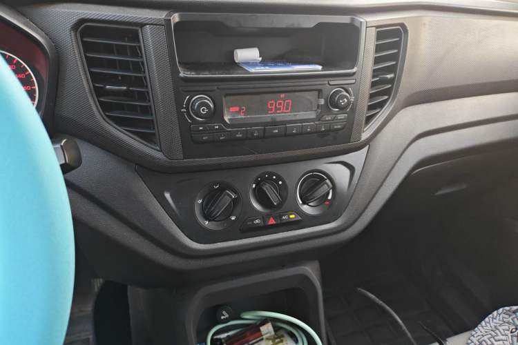 Used Wuling Hongguang V 2022 1.5L Jingqu Version Hydraulic Power Steering LAR Audio And AC Panel