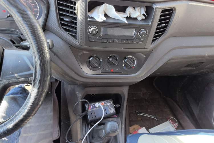 Used Wuling Hongguang V 2022 1.5L Jingqu Edition Electric-Assist LAR Audio And AC Panel