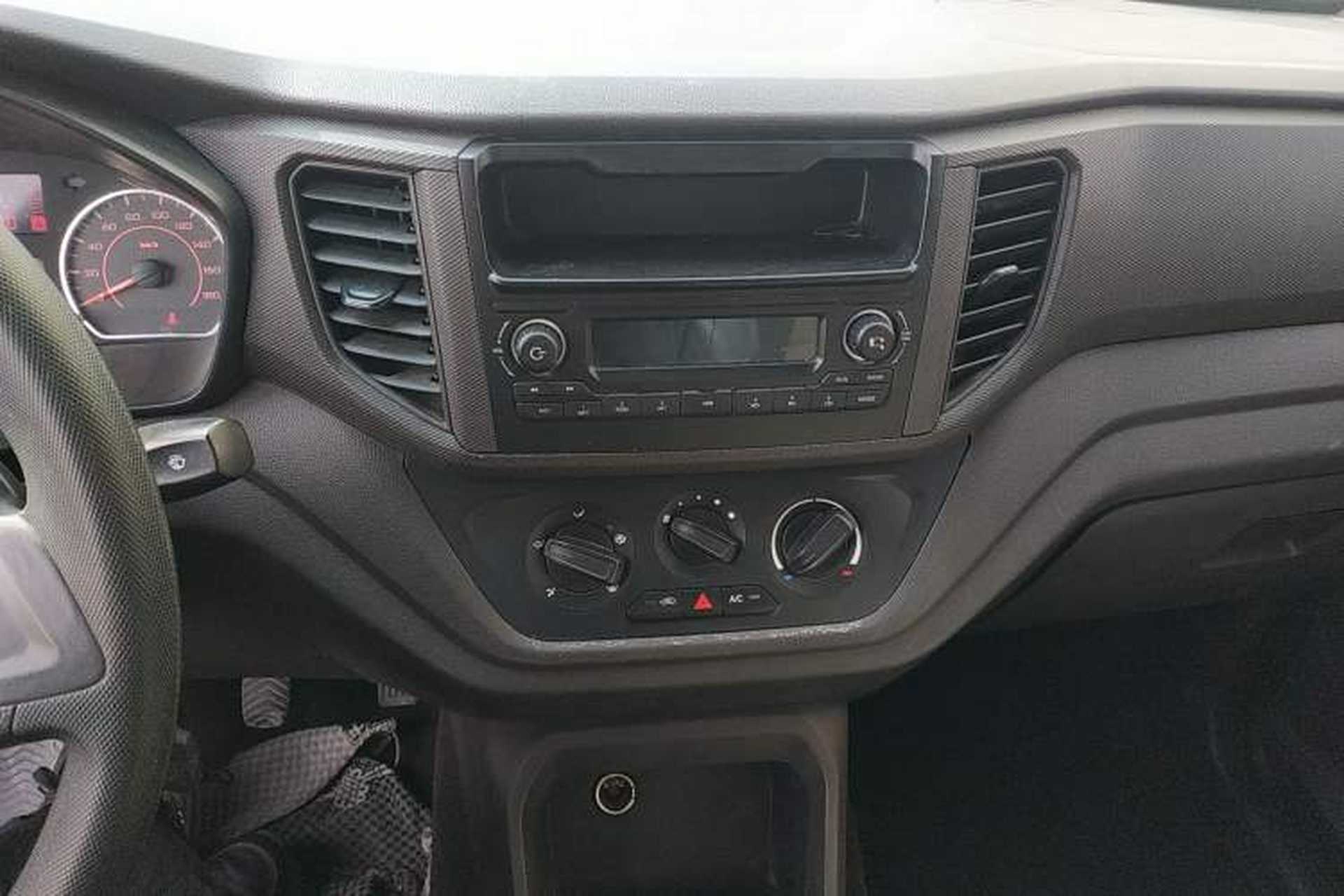 Used Wuling Hongguang V 2022 1.5L Jingqu Edition Enclosed-Window Vehicle with Hydraulic Power Steering LAR Audio And AC Panel