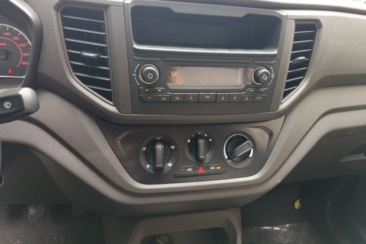 Used Wuling Hongguang V 2022 1.5L Jingqu Edition Electric-Assist LAR Audio And AC Panel