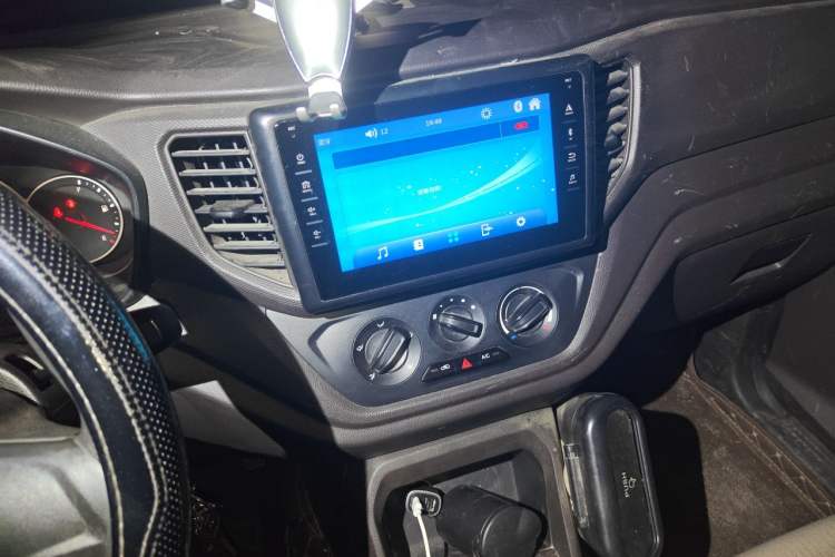 Used Wuling Hongguang V 2022 1.5L Enjoy Edition Electric-Powered LAR Audio And AC Panel