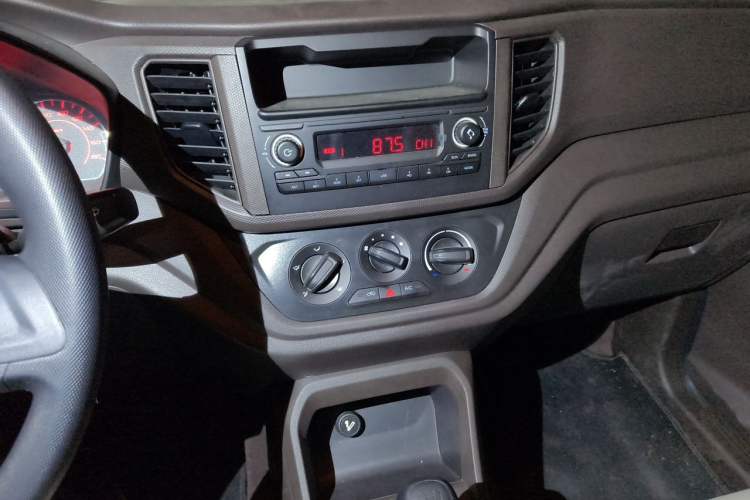 Used Wuling Hongguang V 2022 1.5L Jingqu Version Hydraulic Power Steering LAR Audio And AC Panel