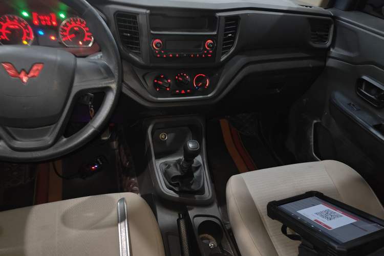 Used Wuling Hongguang V 2022 1.5L Jingqu Version Hydraulic Power Steering LAR Audio And AC Panel