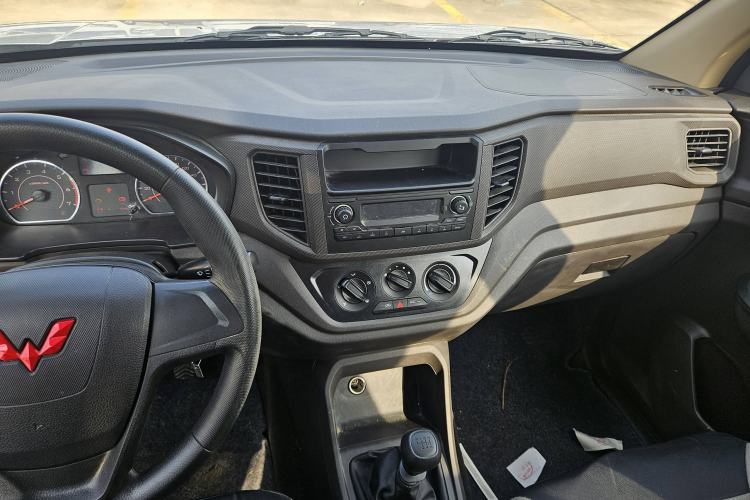 Used Wuling Hongguang V 2022 1.5L Jingqu Edition Electric-Assist LAR Audio And AC Panel