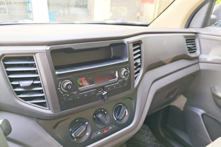 Used Wuling Hongguang V 2022 1.5L Jingqu Version Hydraulic Power Steering LAR Audio And AC Panel