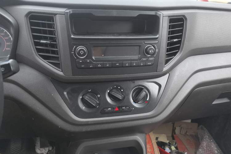 Used Wuling Hongguang V 2022 1.5L Jingqu Edition Enclosed-Window Vehicle with Hydraulic Power Steering LAR Audio And AC Panel