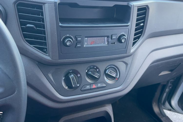 Used Wuling Hongguang V 2022 1.5L Jingqu Edition Electric-Assist LAR Audio And AC Panel