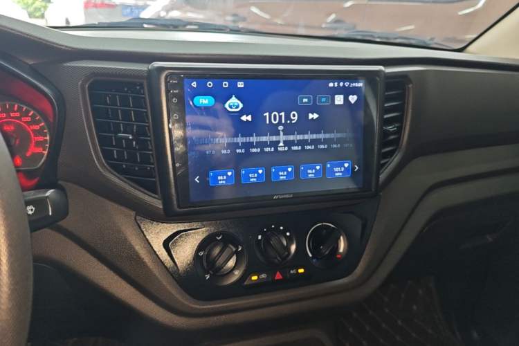 Used Wuling Hongguang V 2022 1.5L Jingqu Version Hydraulic Power Steering LAR Audio And AC Panel