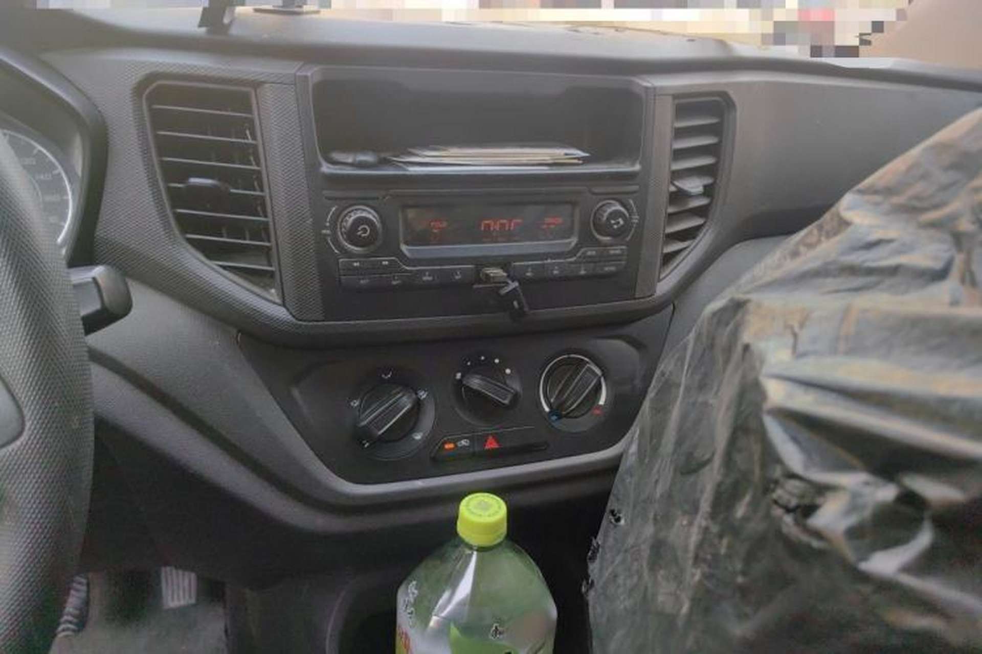 Used Wuling Hongguang V 2022 1.5L Jingqu Edition Enclosed-Window Vehicle with Electric Power Steering LAR Audio And AC Panel