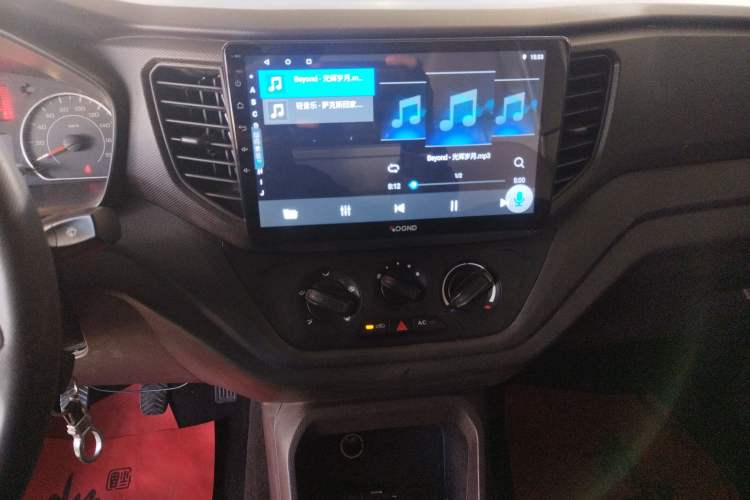 Used Wuling Hongguang V 2022 1.5L Jingqu Edition Enclosed-Window Vehicle with Electric Power Steering LAR Audio And AC Panel
