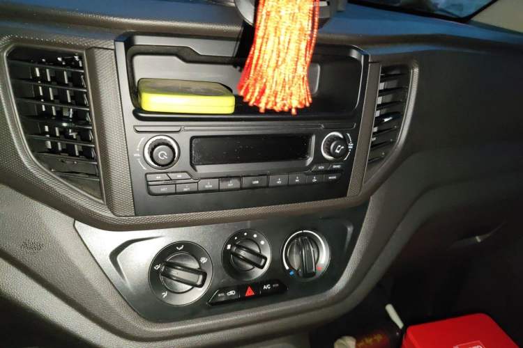 Used Wuling Hongguang V 2022 1.5L Jingqu Version Hydraulic Power Steering LAR Audio And AC Panel