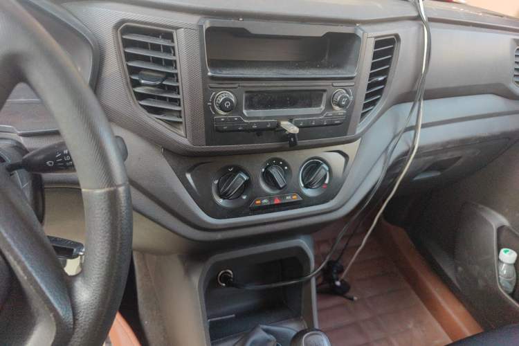 Used Wuling Hongguang V 2022 1.5L Jingqu Version Hydraulic Power Steering LAR Audio And AC Panel
