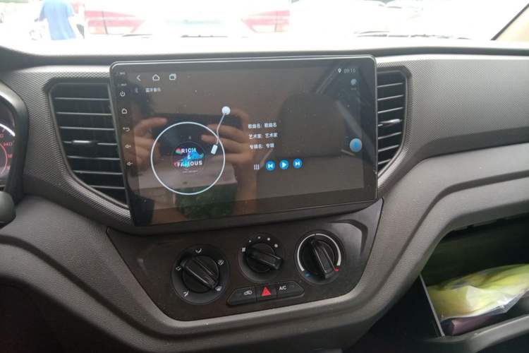 Used Wuling Hongguang V 2022 1.5L Jingqu Edition Electric-Assist LAR Audio And AC Panel