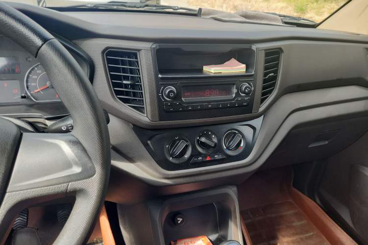 Used Wuling Hongguang V 2022 1.5L Jingqu Edition Enclosed-Window Vehicle with Hydraulic Power Steering LAR Audio And AC Panel