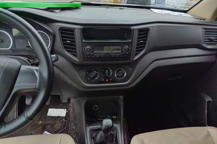 Used Wuling Hongguang V 2022 1.5L Jingqu Edition Electric-Assist LAR Audio And AC Panel