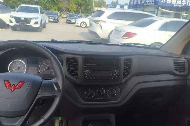 Used Wuling Hongguang V 2022 1.5L Jingqu Edition Electric-Assist LAR Audio And AC Panel